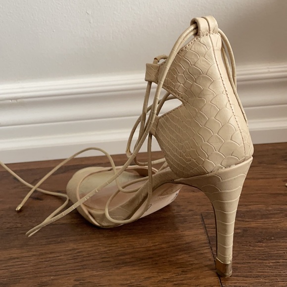 Lace up nude heels - Picture 3 of 3